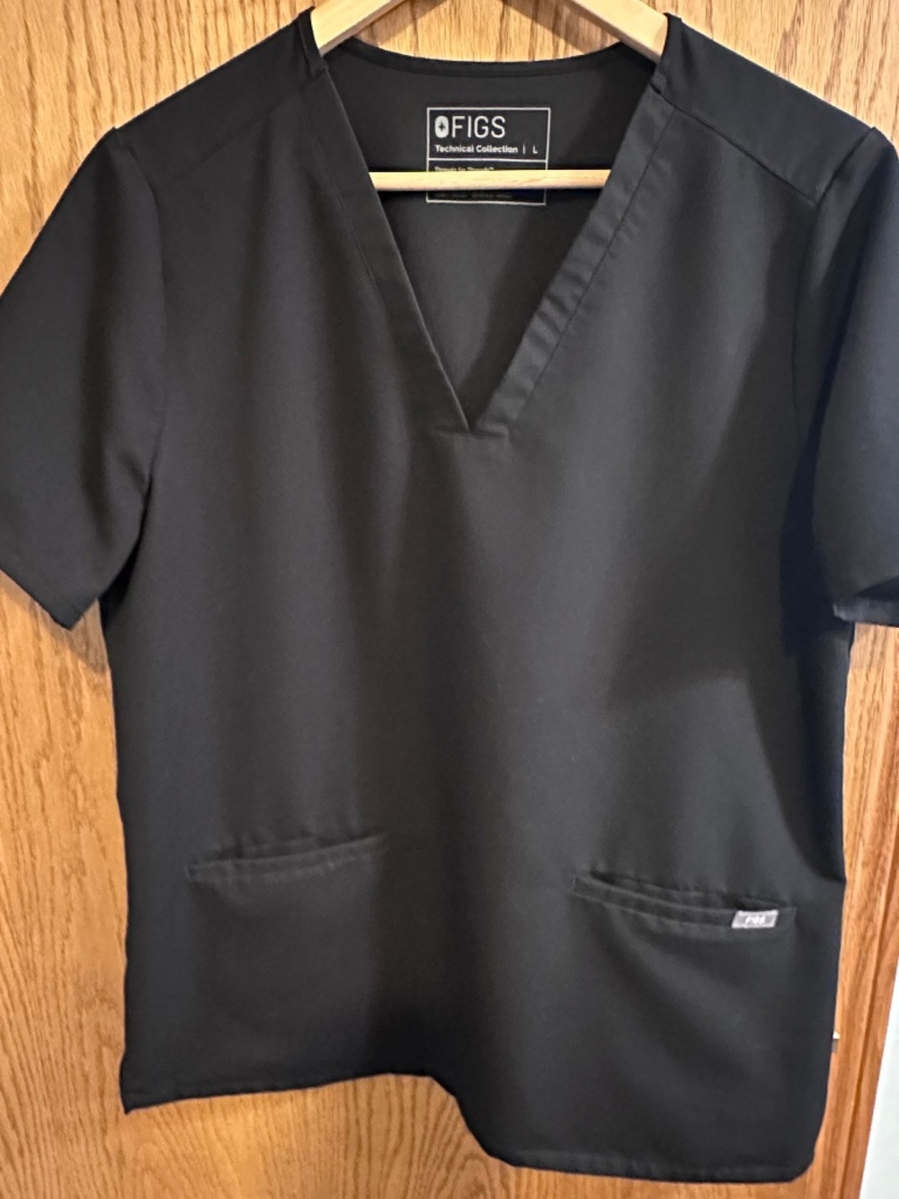 Women’s figs scrub top